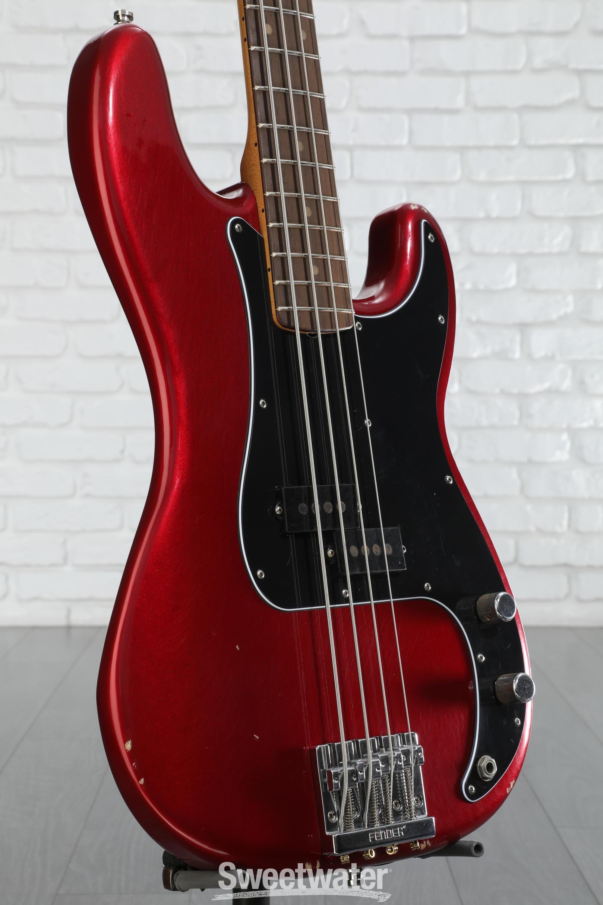 ベース Fender Road Worn NATE MENDEL P BASS Fender Nate Mendel Precision Bass - Road Worn Candy Apple