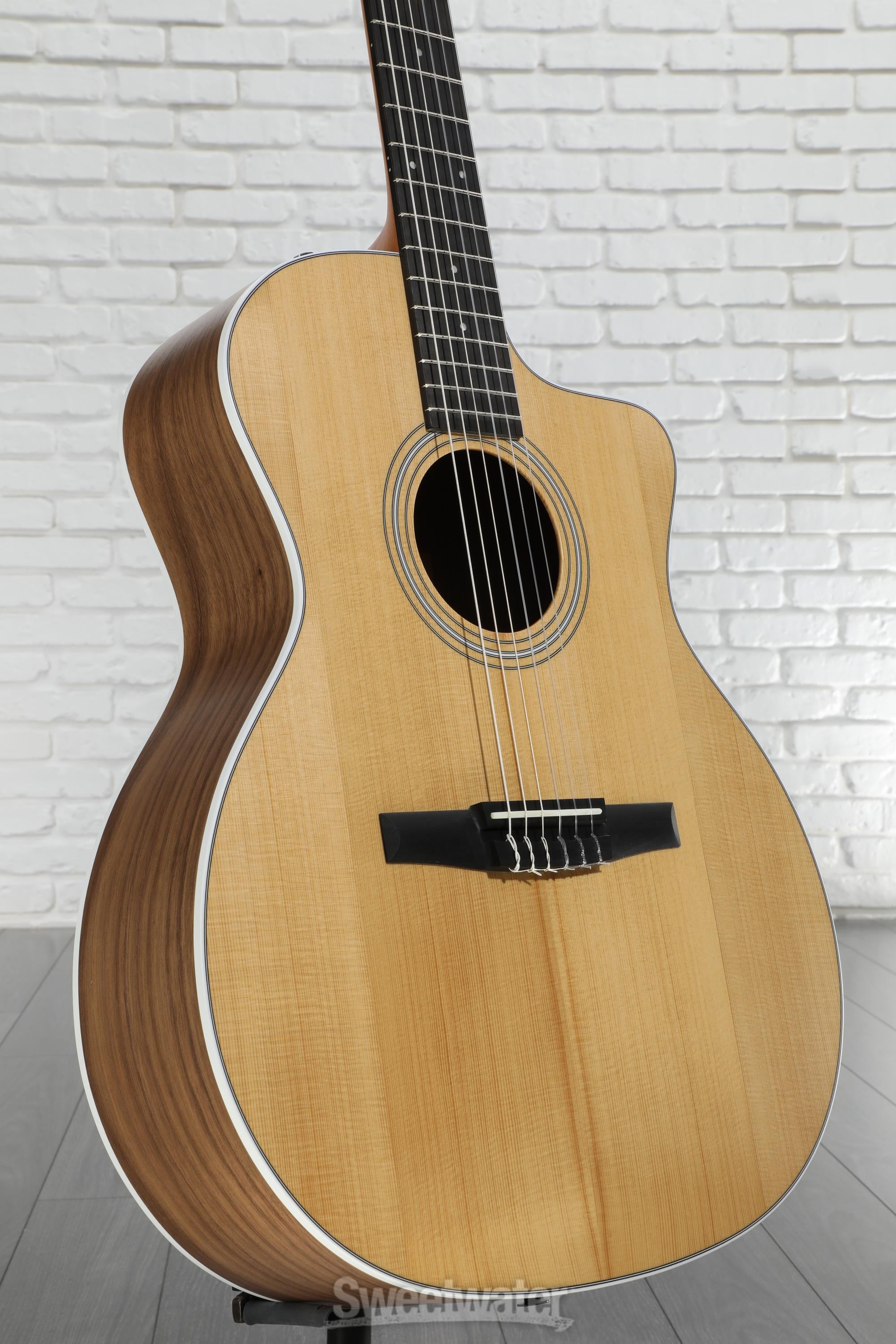 Taylor 214ce-N Nylon-string Acoustic-electric Guitar