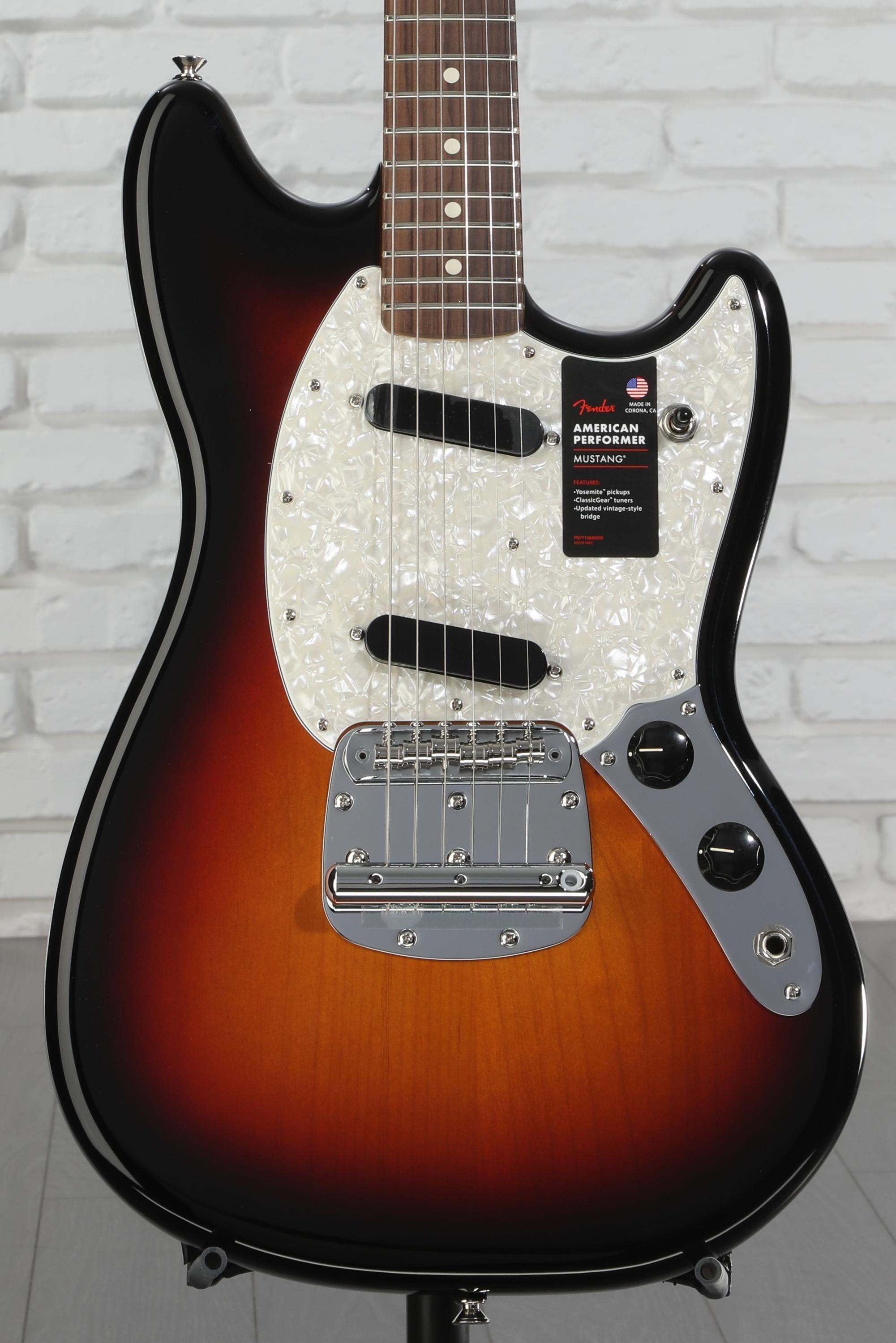ギター Fender USA American Performer Mustang Fender American Performer Mustang - 3-Tone Sunburst with