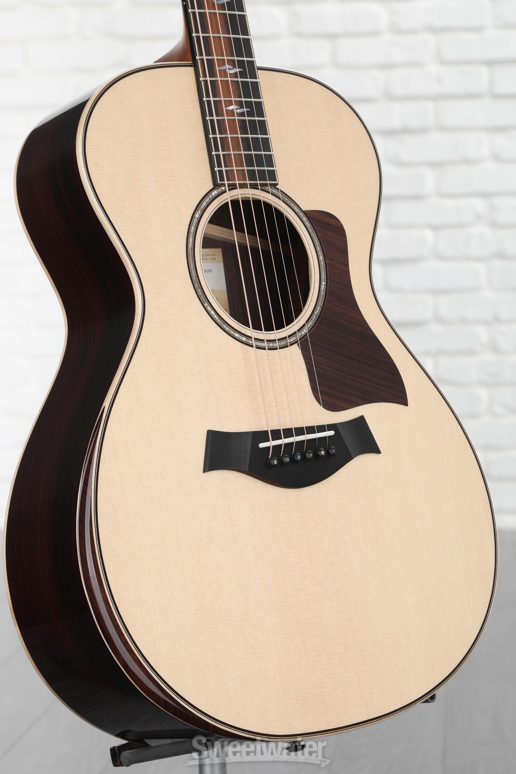 Taylor 812 V-class Acoustic Guitar - Natural with Radiused Armrest
