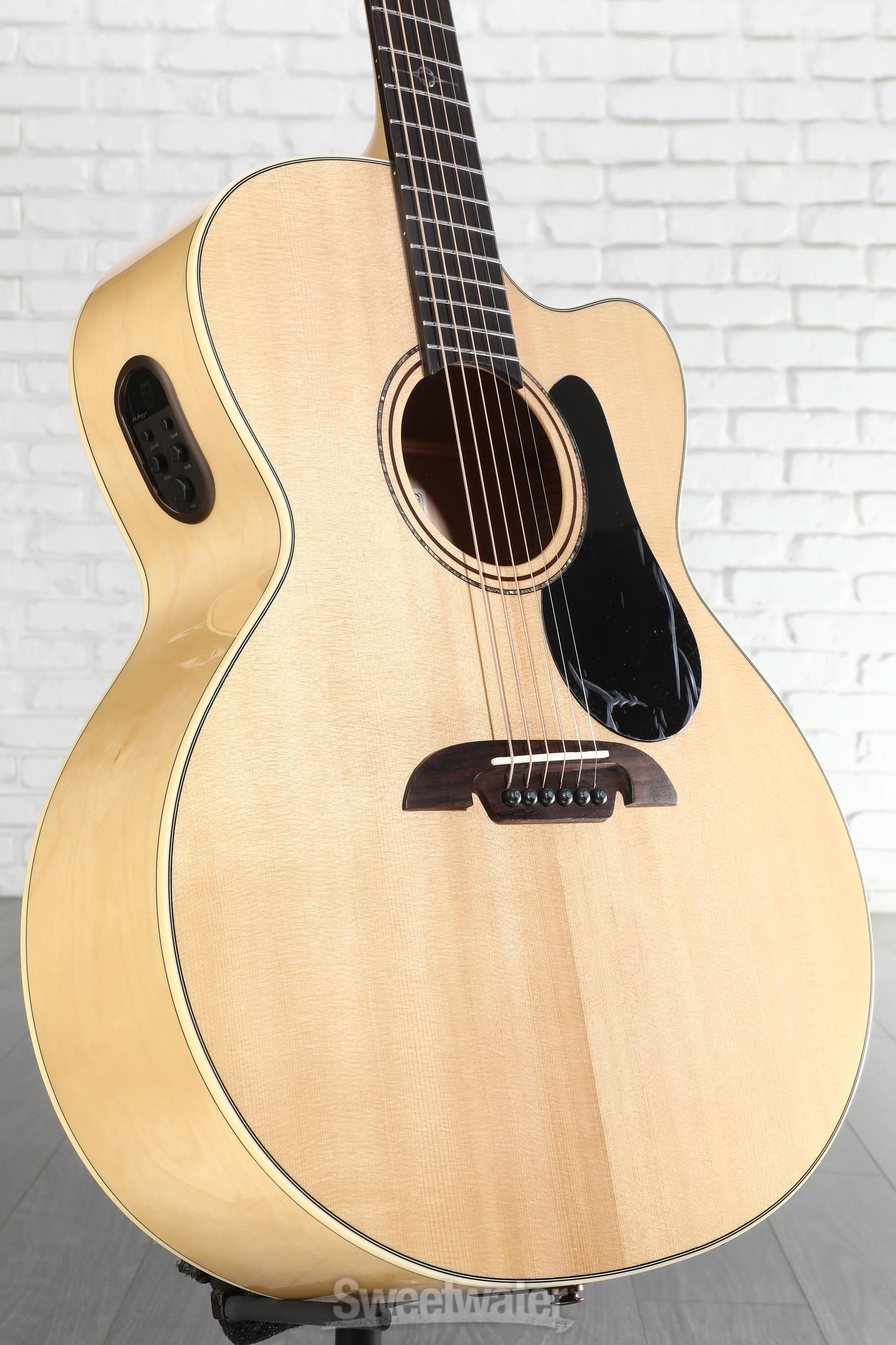 Alvarez AJ80CE Artist Series Jumbo Acoustic-electric Guitar