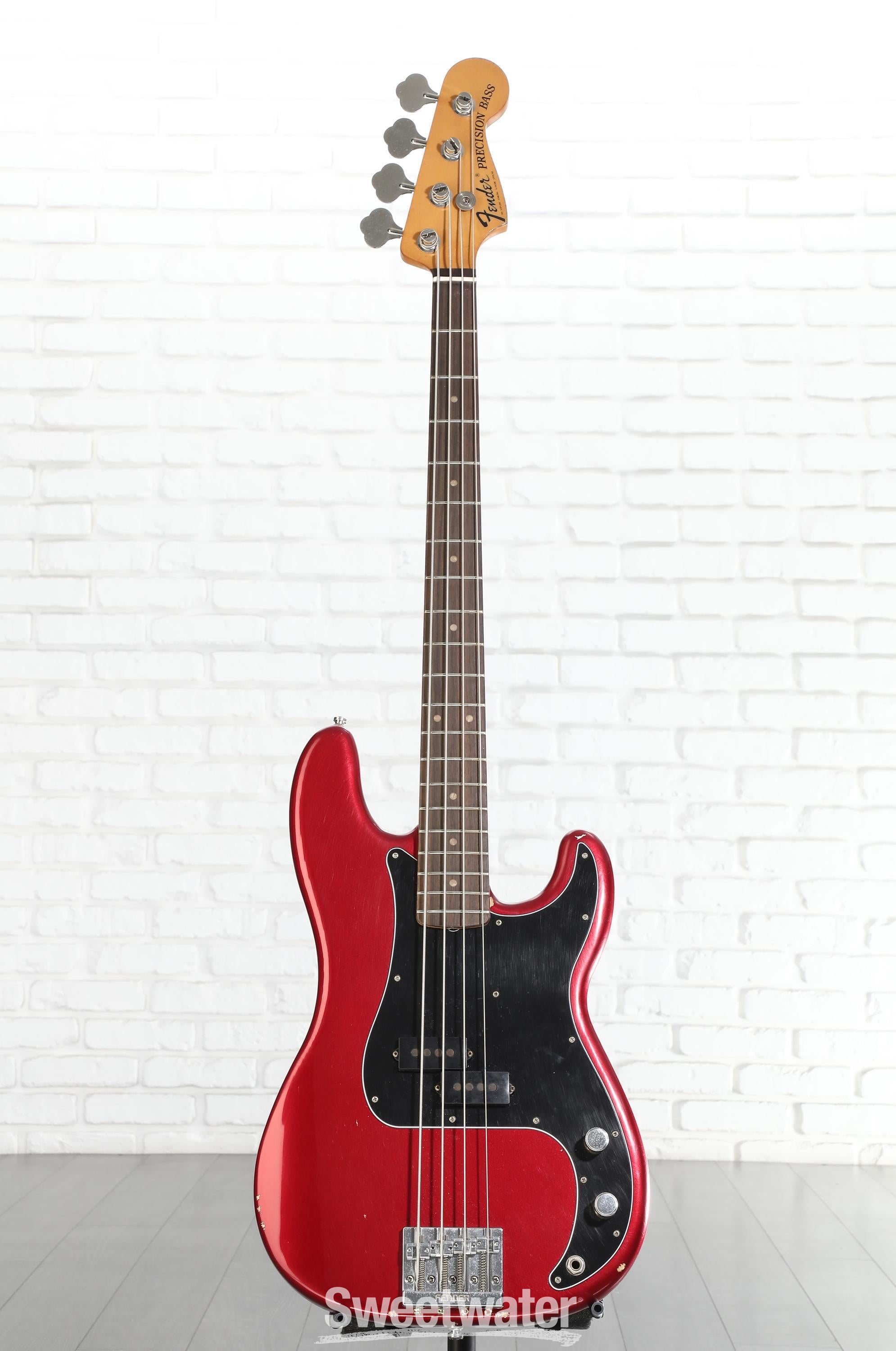 ベース Fender Road Worn NATE MENDEL P BASS Fender Nate Mendel Precision Bass - Road Worn Candy Apple Red