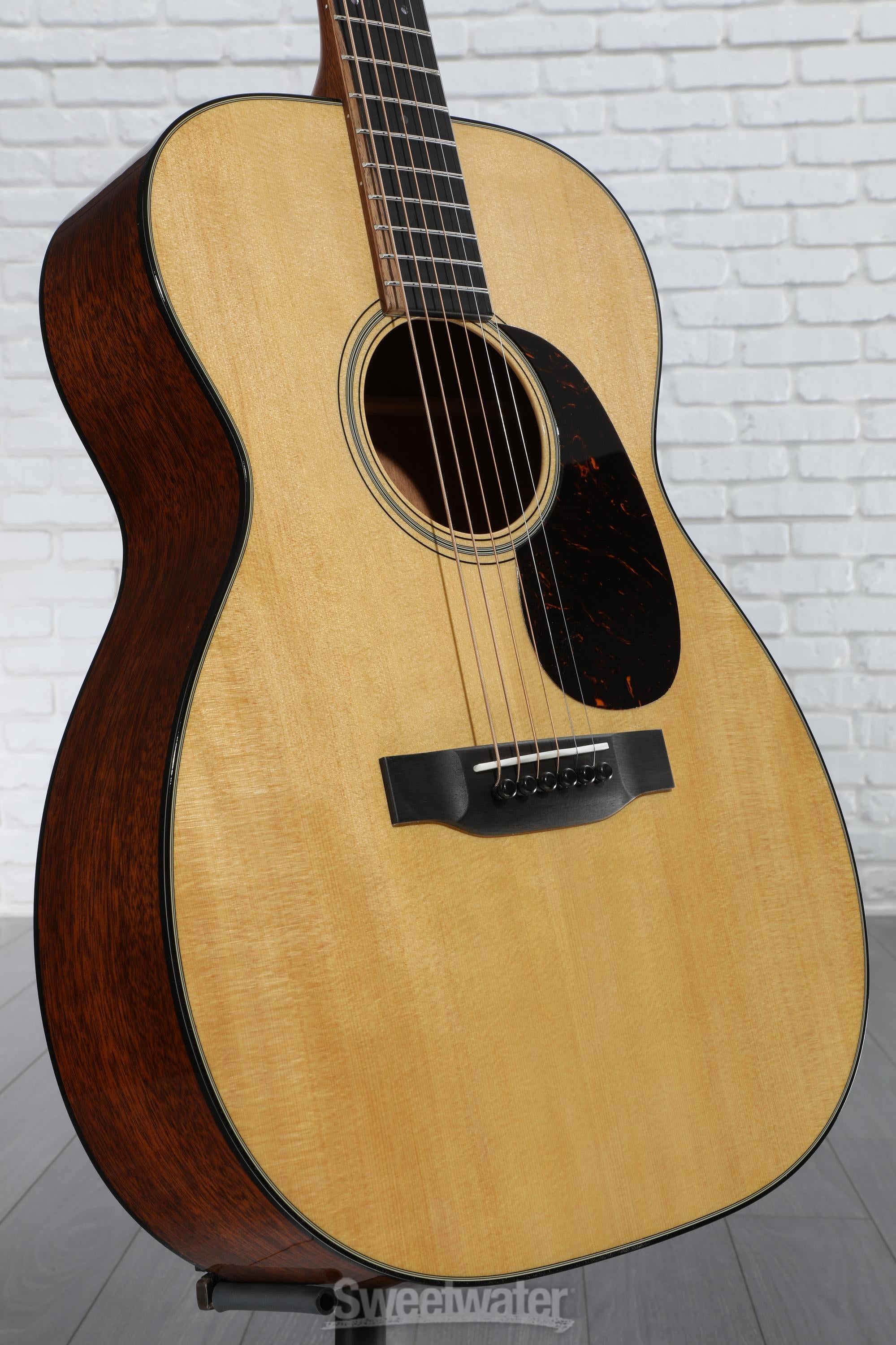 Martin 00-18 Standard Series Acoustic Guitar - Natural Aging