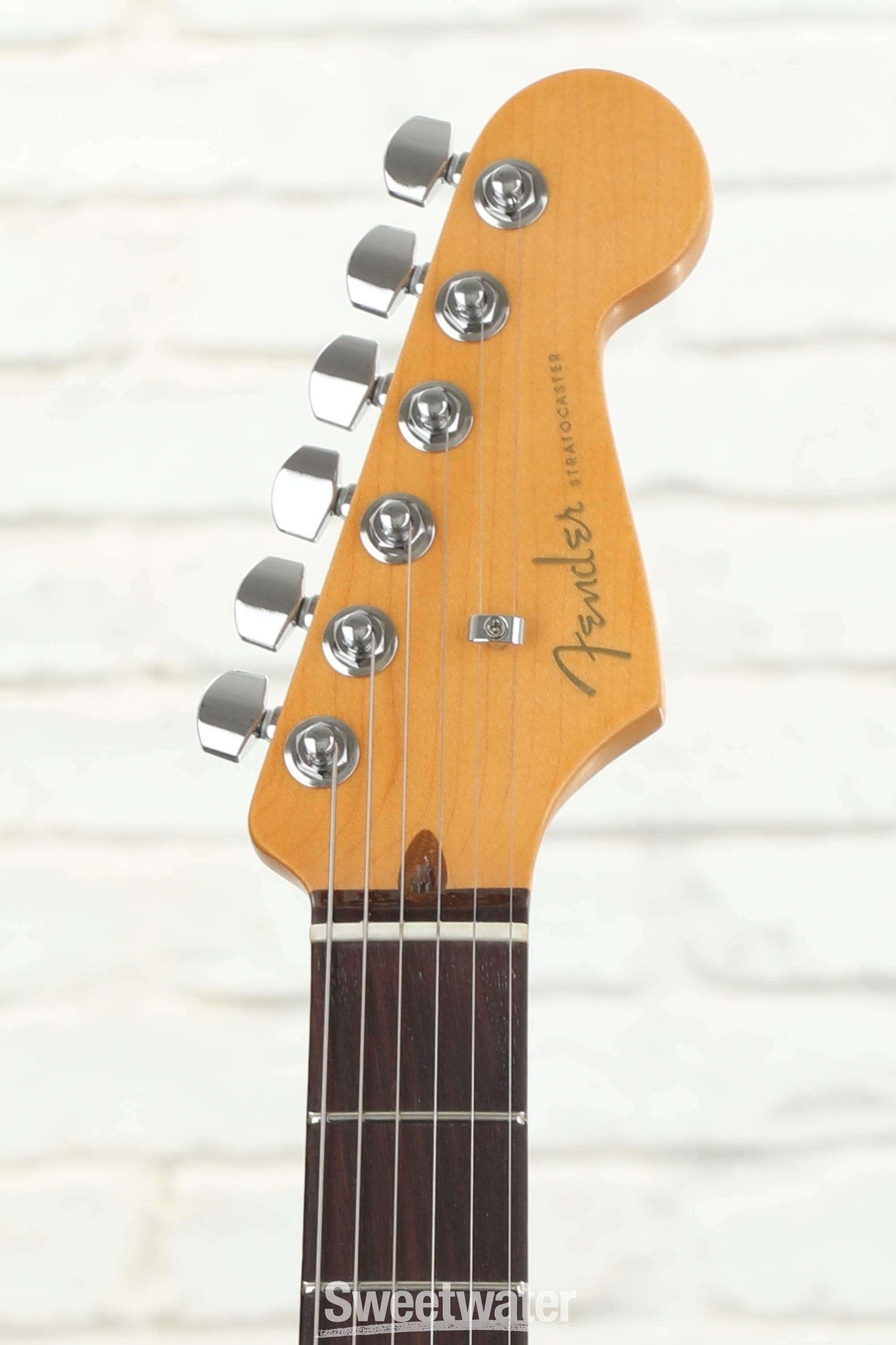 Fender American Ultra Stratocaster HSS - Cobra Blue with Rosewood