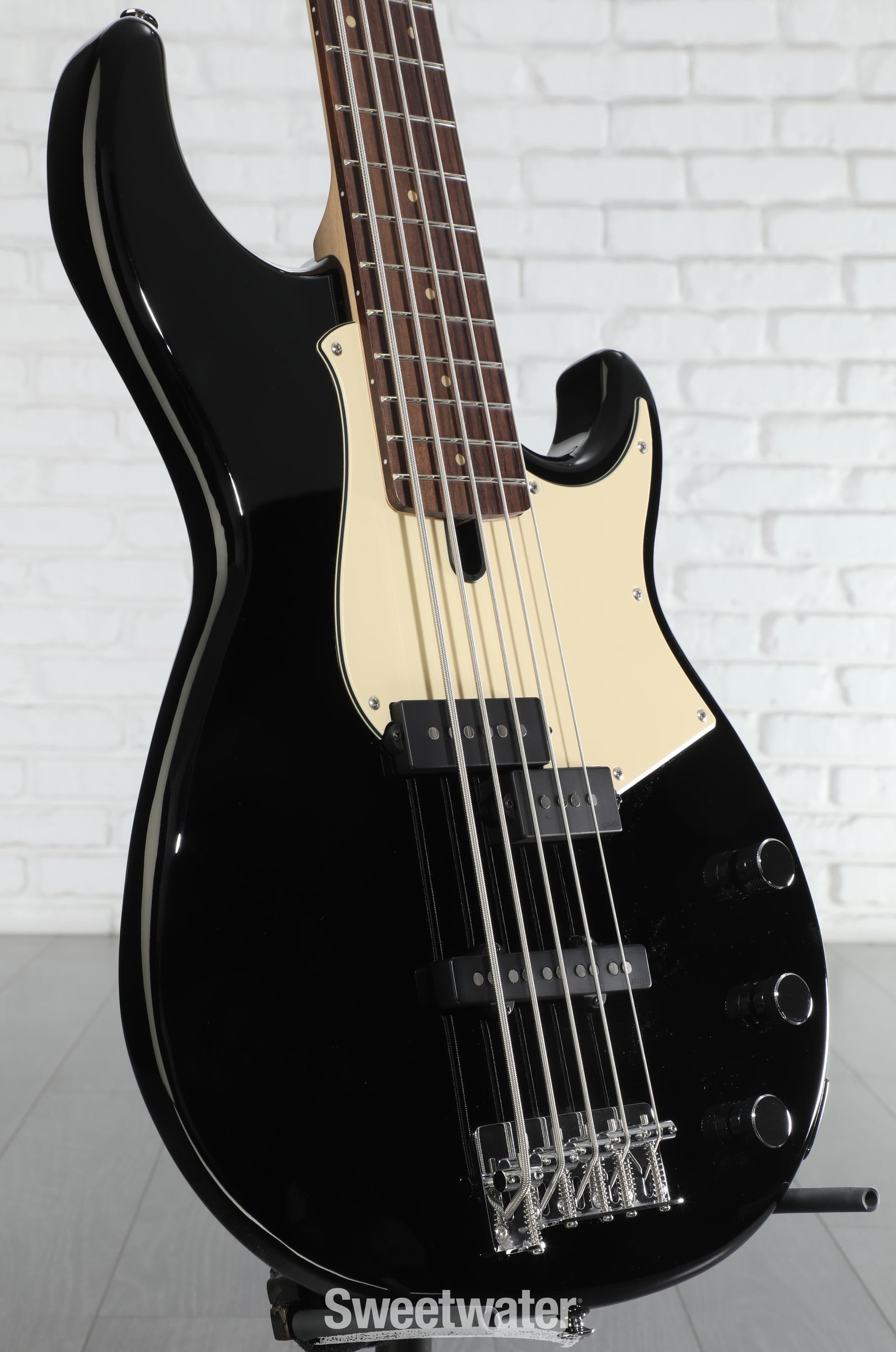 Yamaha BB435 5-string Bass Guitar - Black | Sweetwater
