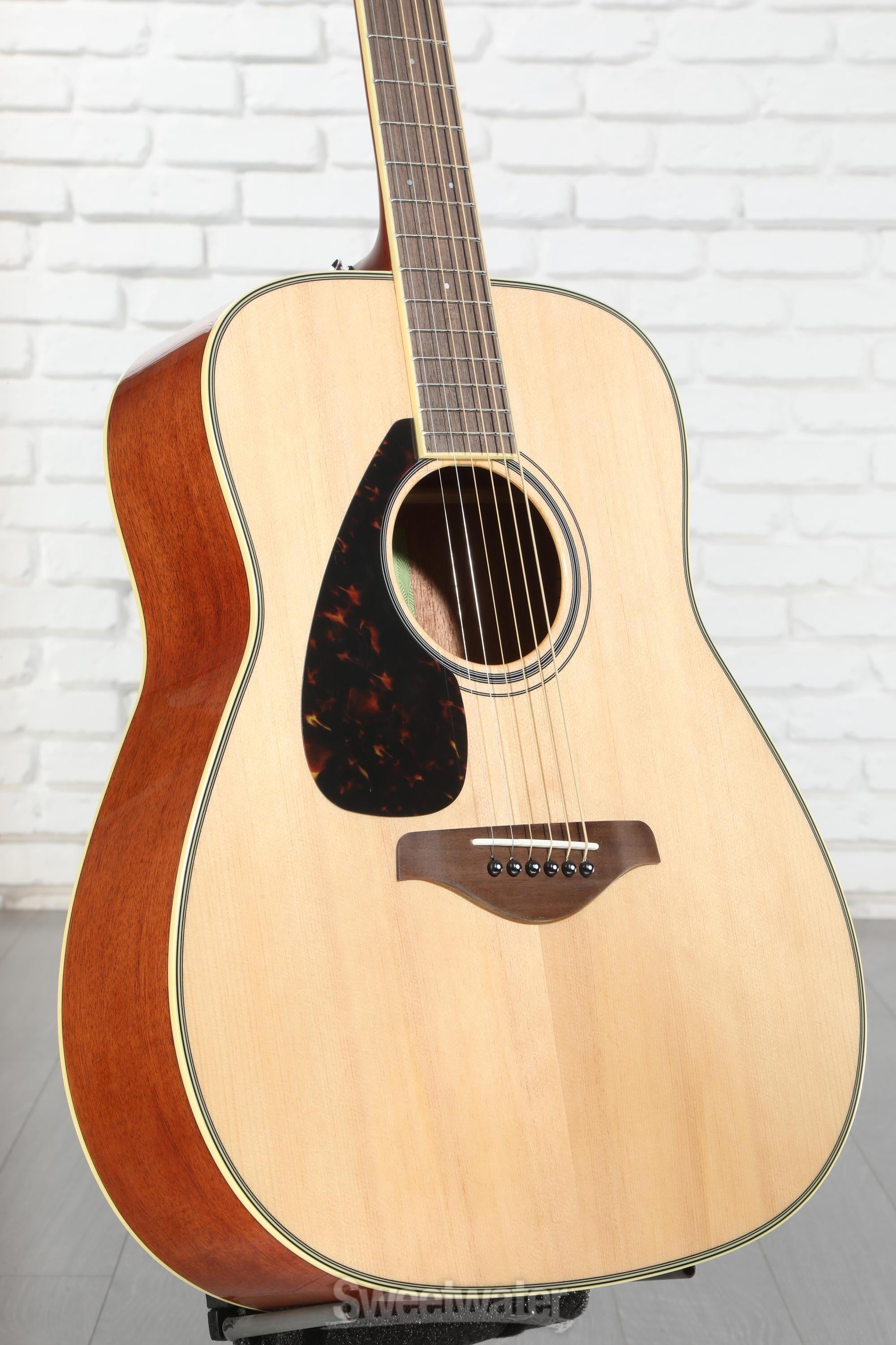 Yamaha FG820L Left-handed Dreadnought Acoustic Guitar