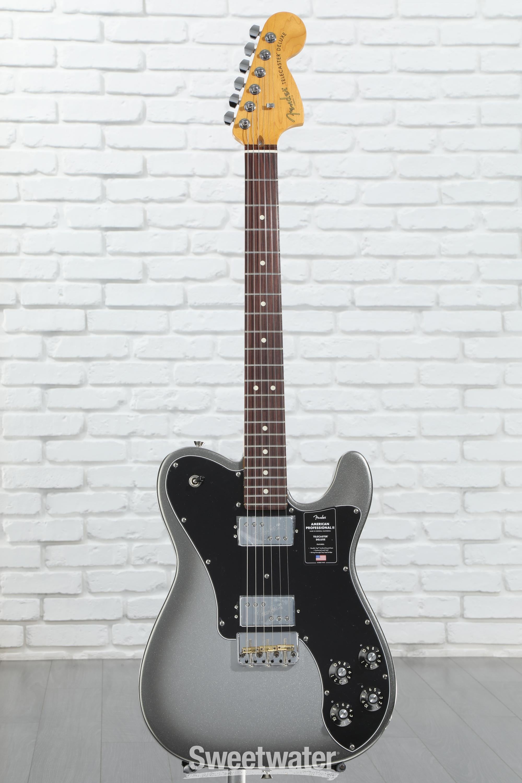 【きれいめファッション51選】上品さと清潔感をキープし Fender American Mercury - Deluxe Telecaster II Professional ギター