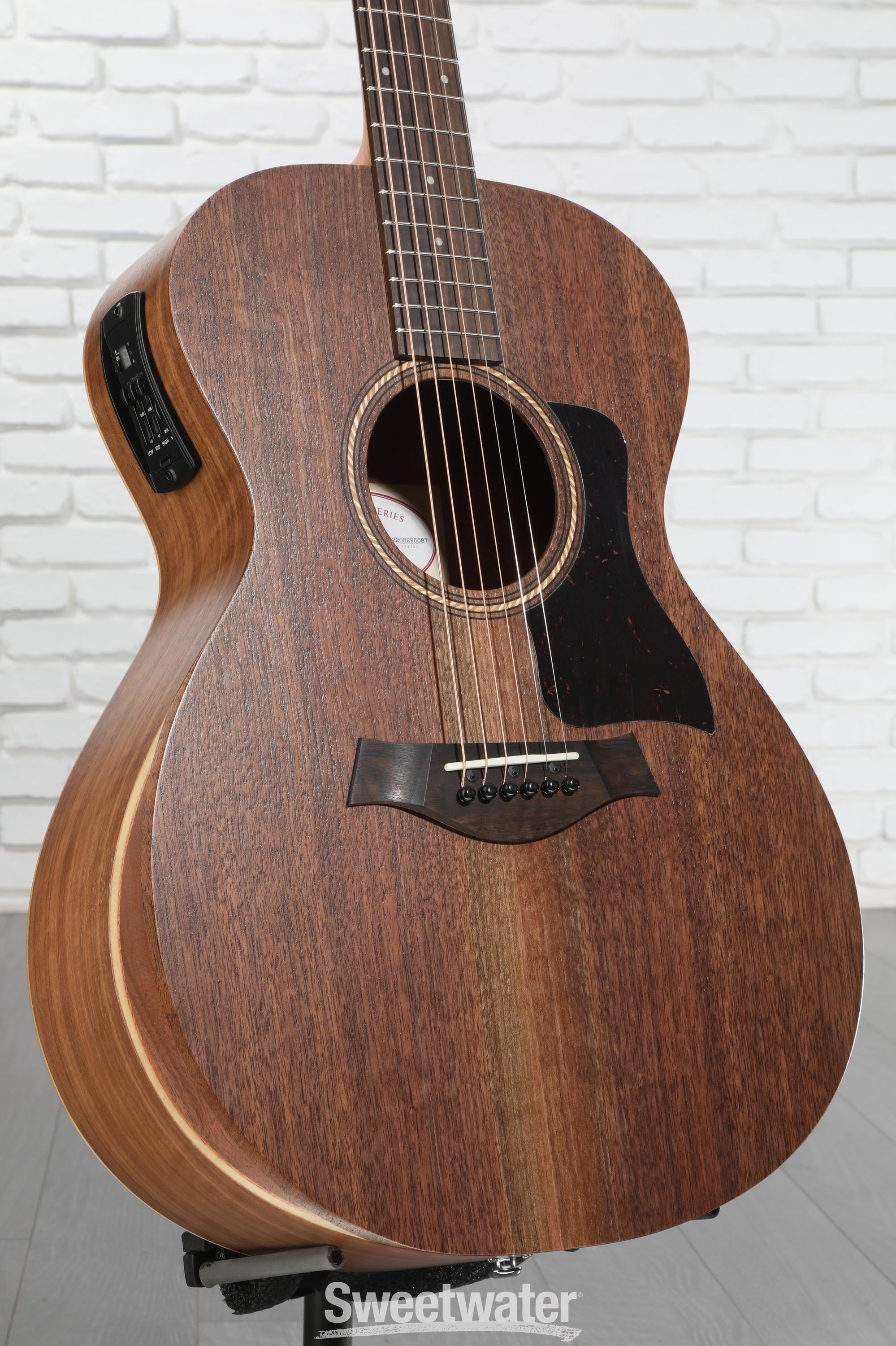 Taylor Academy 22e Acoustic-electric Guitar - Natural