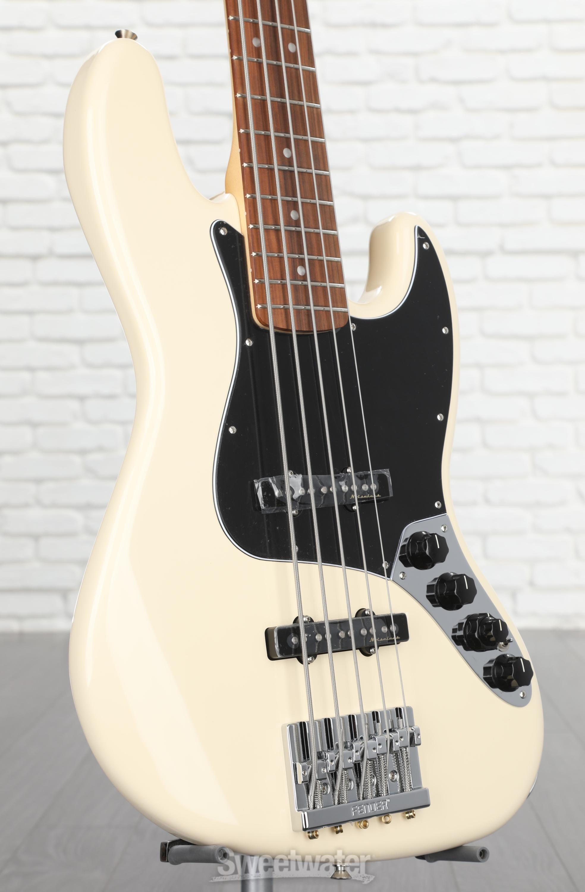 Fender Deluxe Active J Bass V - Olympic White with Pau Ferro