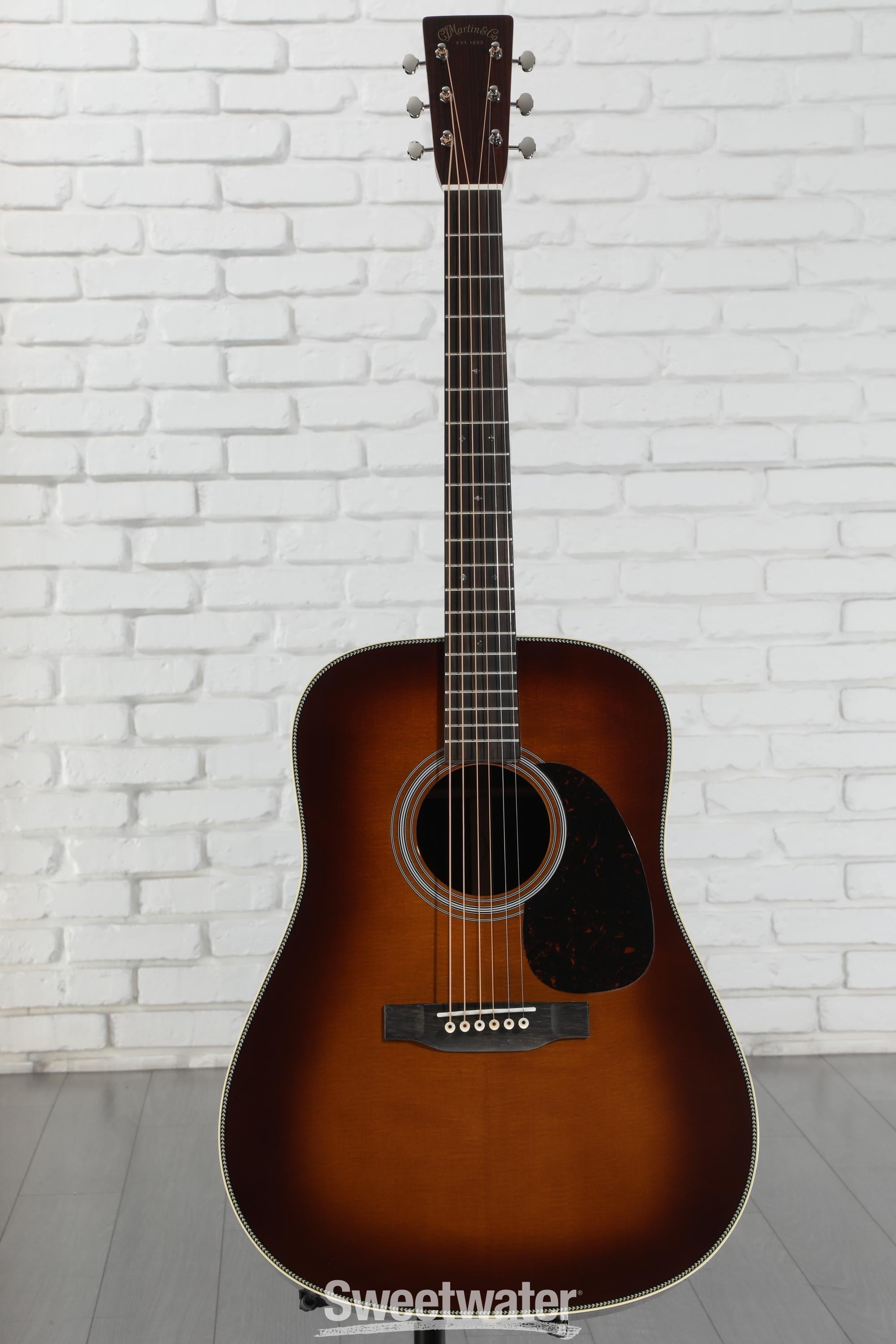 マーチン　HD-28 Martin HD-28 Standard Series Acoustic Guitar - Natural with