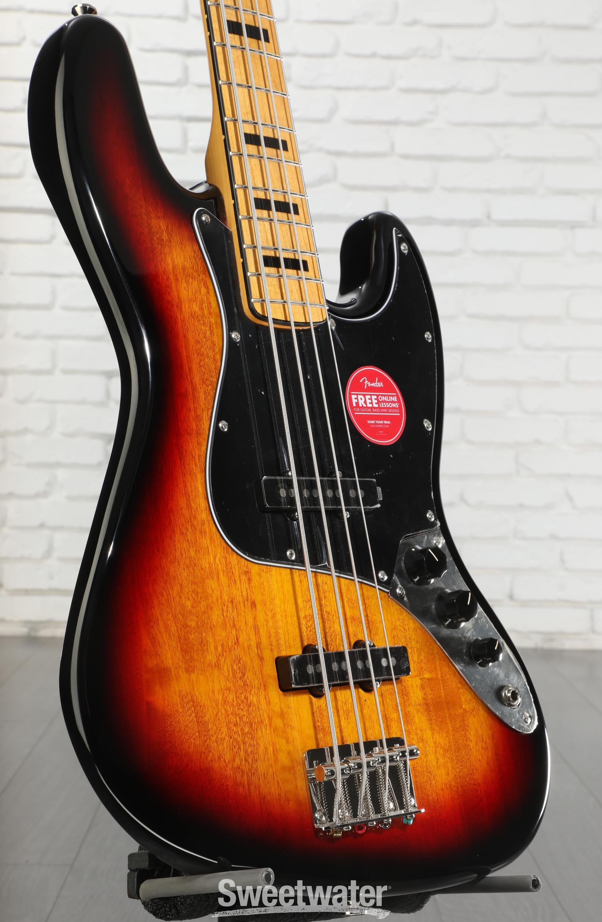 Squier by FENDER jazz Bass ケース付き Squier by FENDER jazz Bass ケース付き