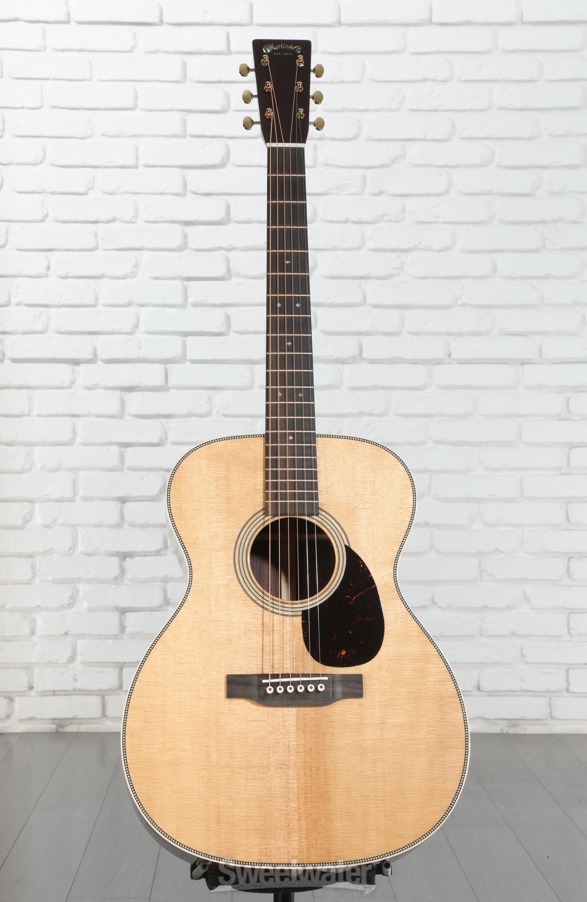 Martin OM-28 Modern Deluxe Acoustic Guitar - Natural