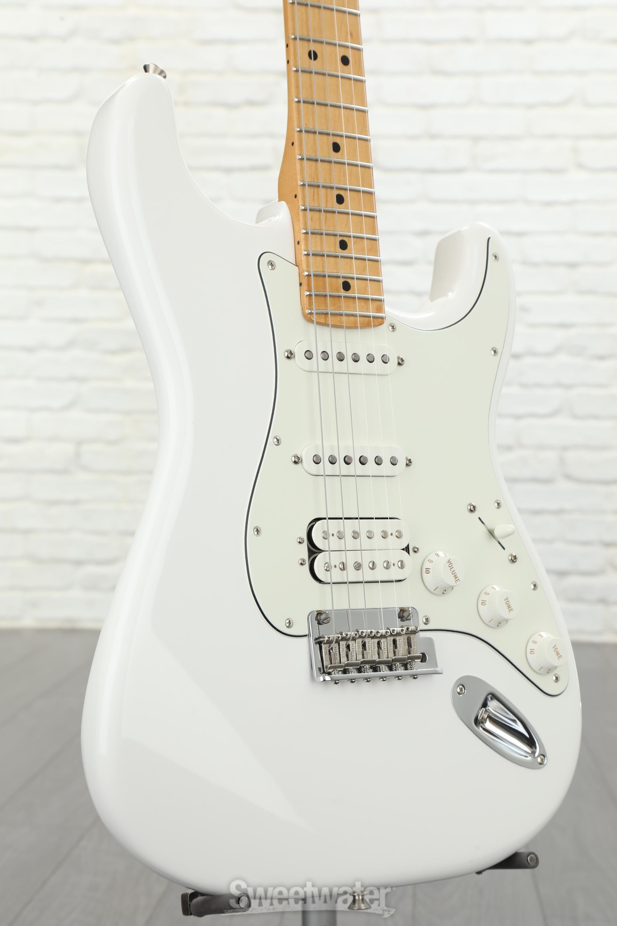 Fender Player Stratocaster HSS - Polar White with Maple