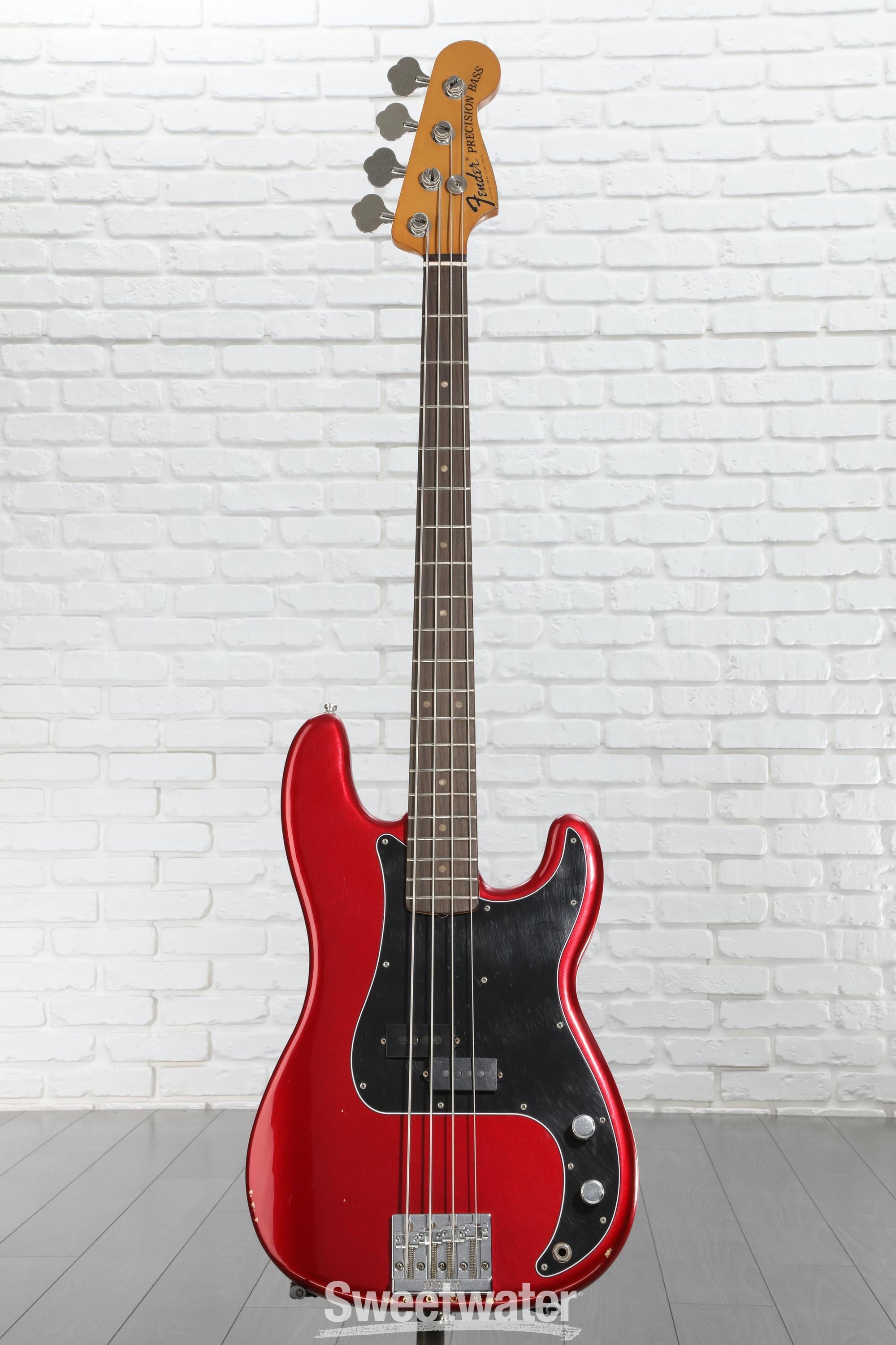 ベース Fender Road Worn NATE MENDEL P BASS Fender Nate Mendel Precision Bass - Road Worn Candy Apple