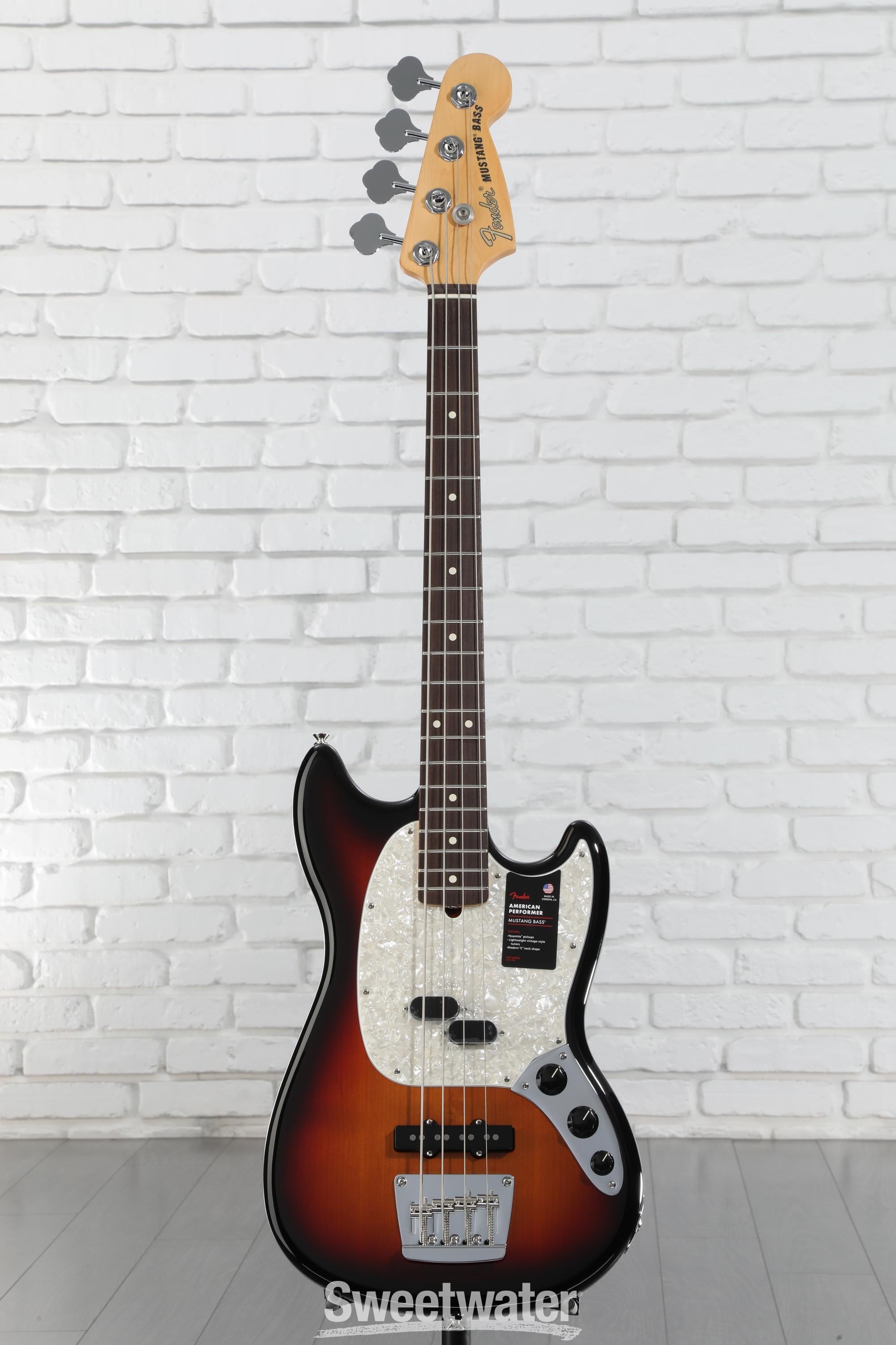 Fender American Performer Mustang Bass - 3-Tone Sunburst