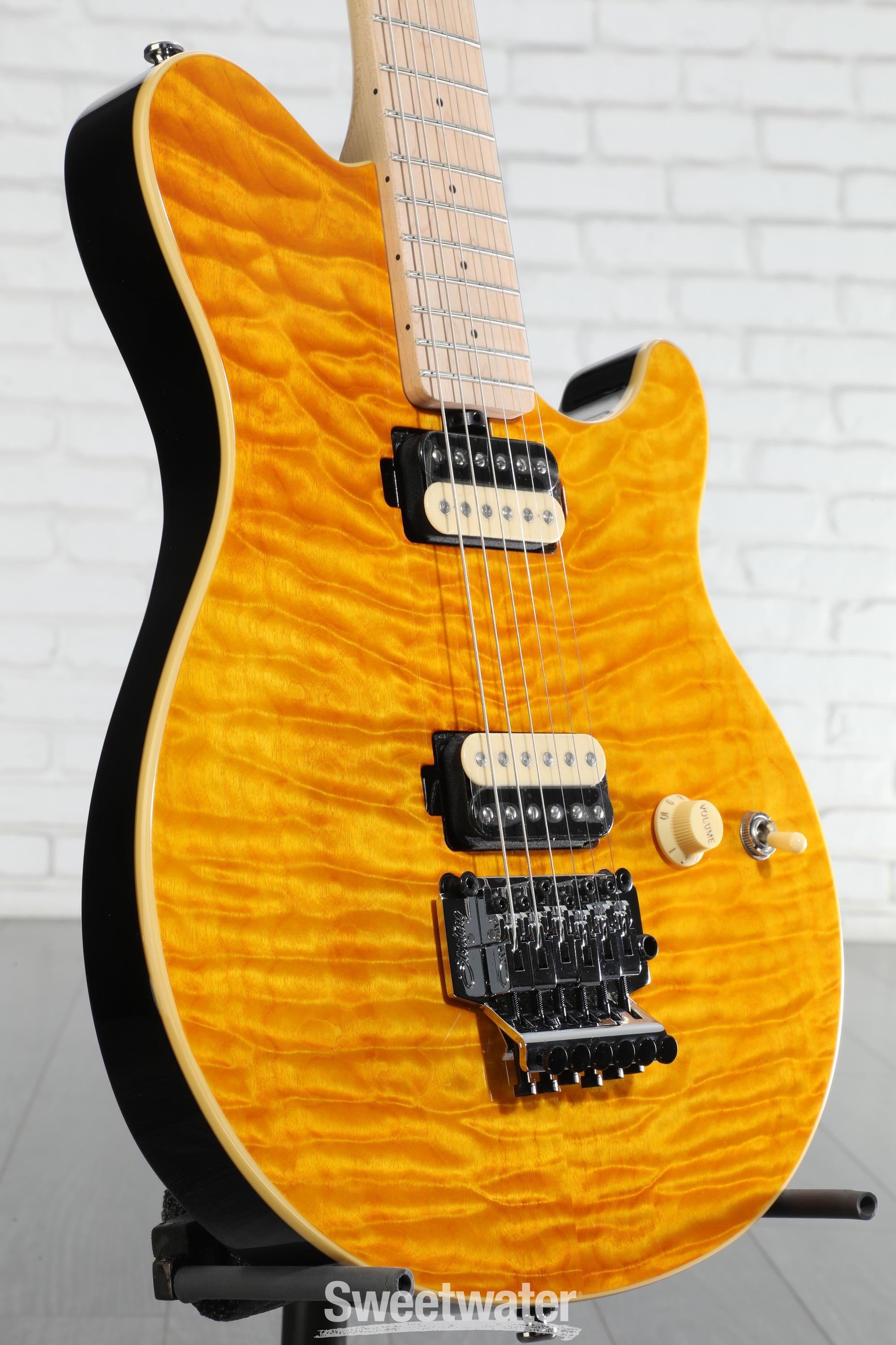 ギター SterlingbyMusicManSUBAXIS-FMTrans Gold Sterling By Music Man Axis Quilted Maple Electric Guitar - Trans