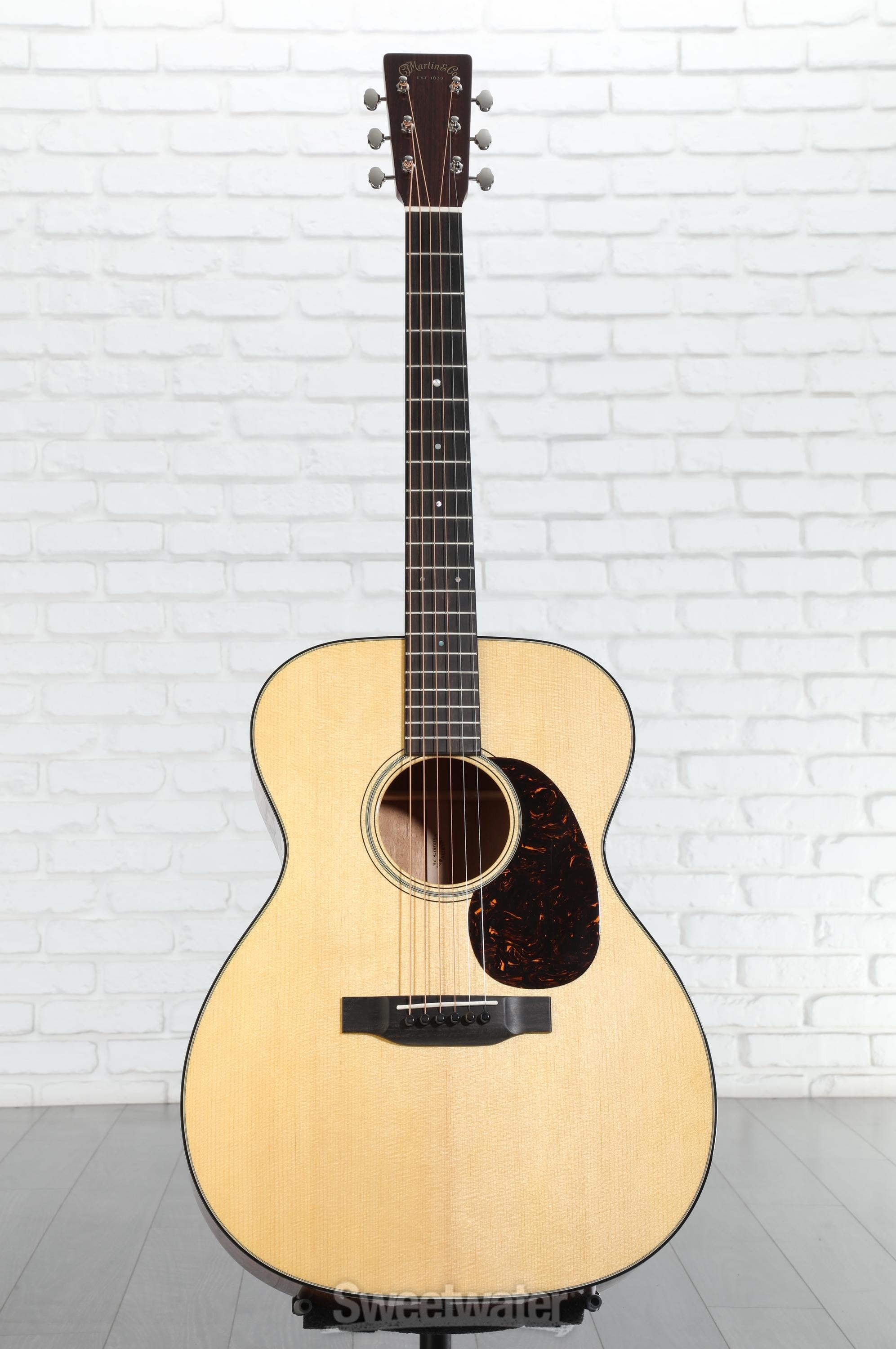 Martin ooo-18 Standard　美品 Martin 000-18 Standard Series Acoustic Guitar - Natural with
