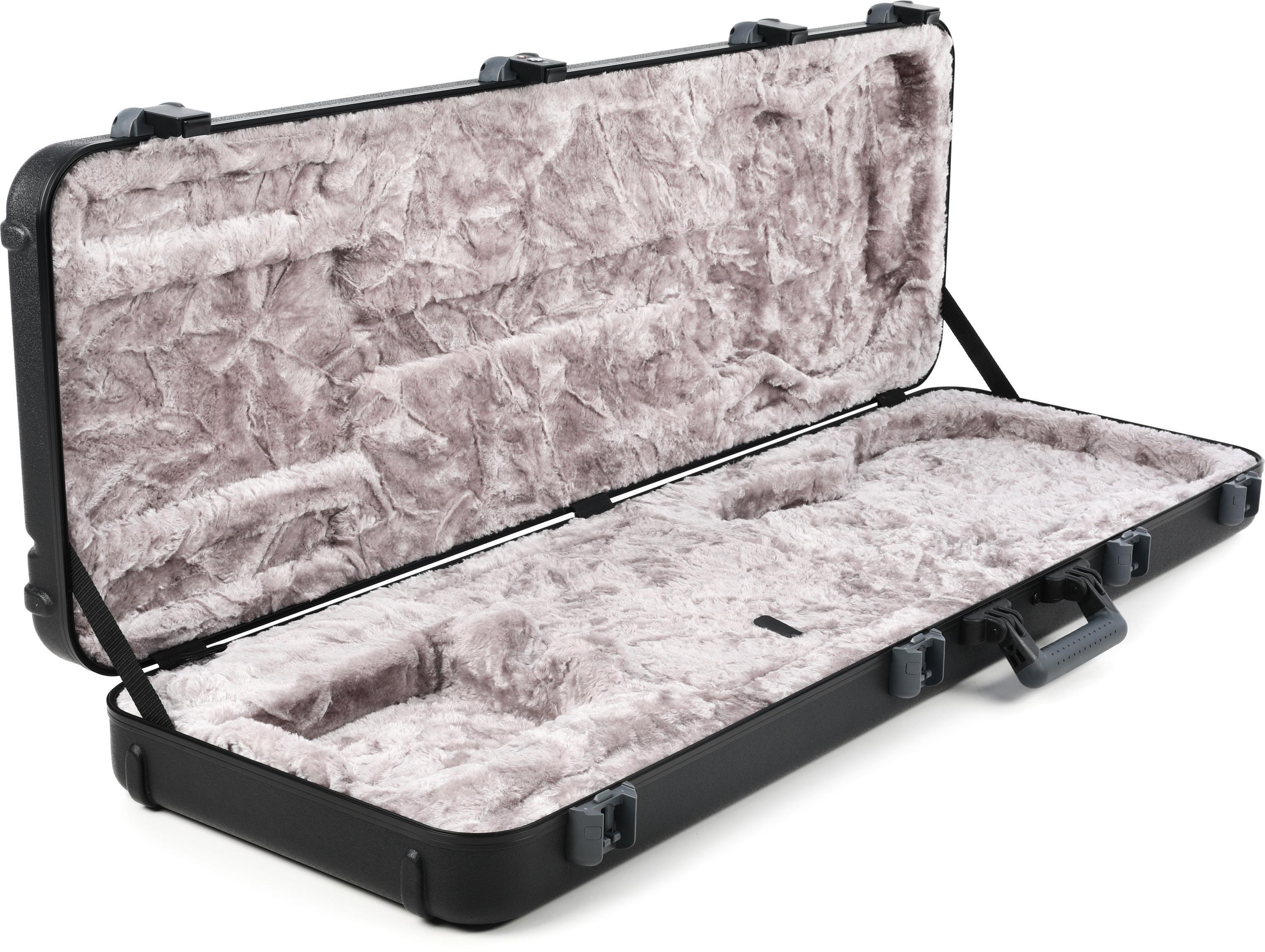 Fender Deluxe Molded Bass Case - Black | Sweetwater