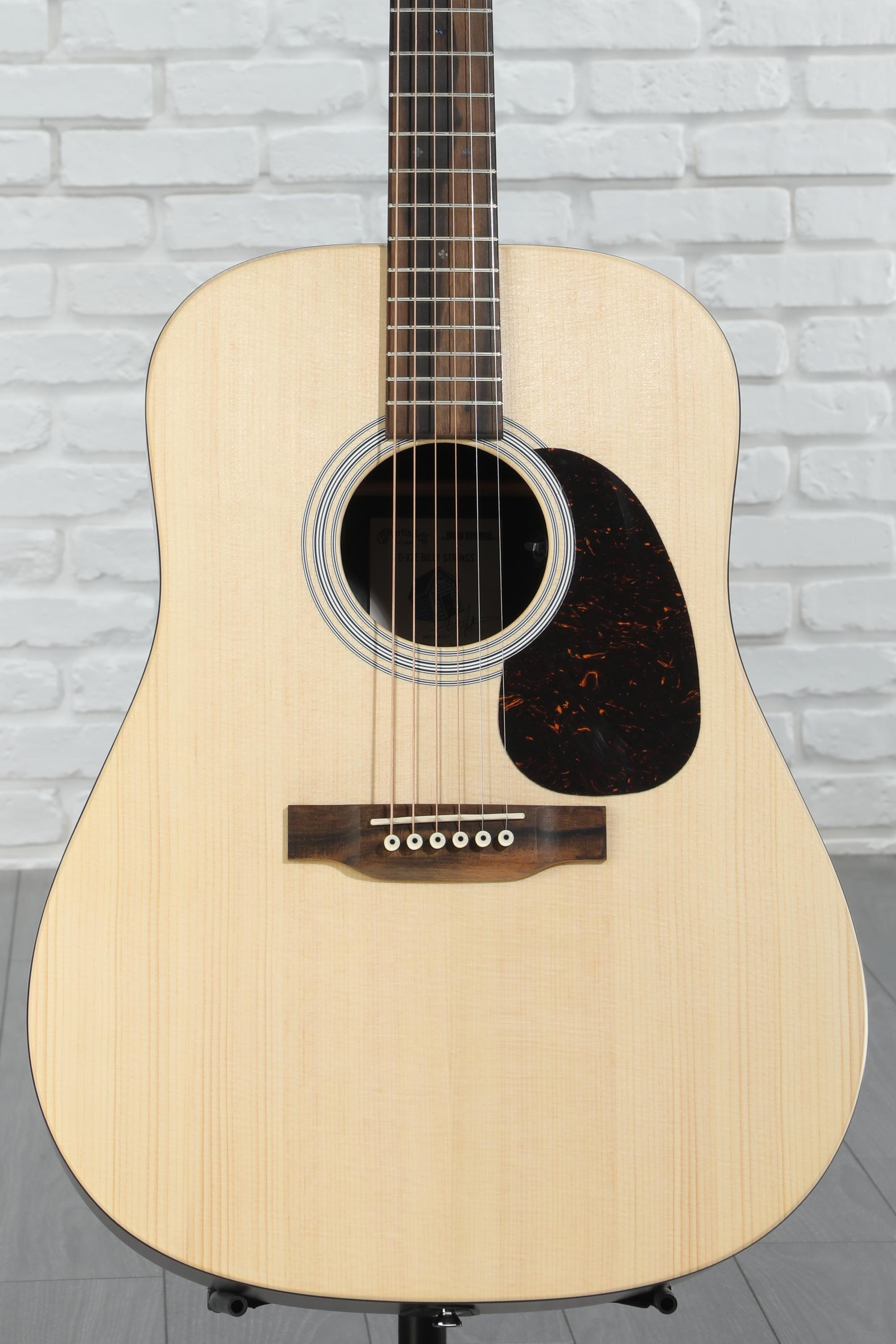 Martin Guitars: A Technical Reference 洋書 Martin Guitars: A History & Technical Reference Richard