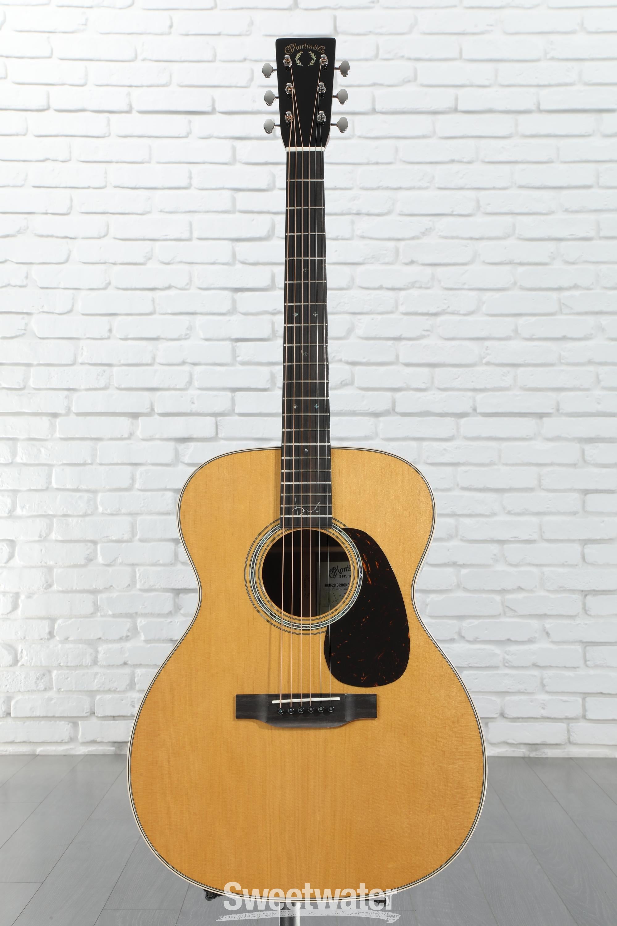 Martin 000-28 Brooke Ligertwood Signature Acoustic Guitar