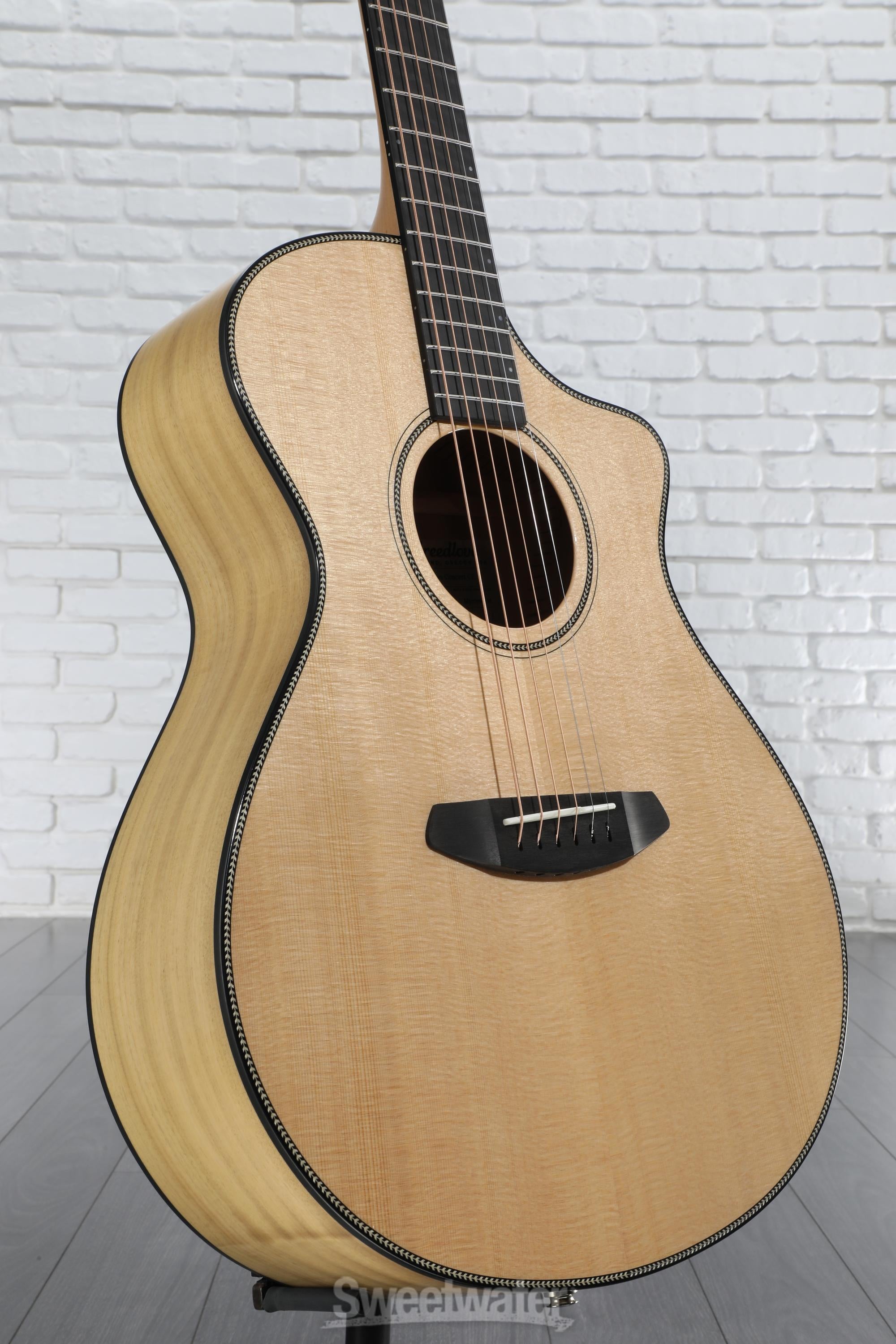 Breedlove Oregon Concert CE Acoustic-electric Guitar - Natural