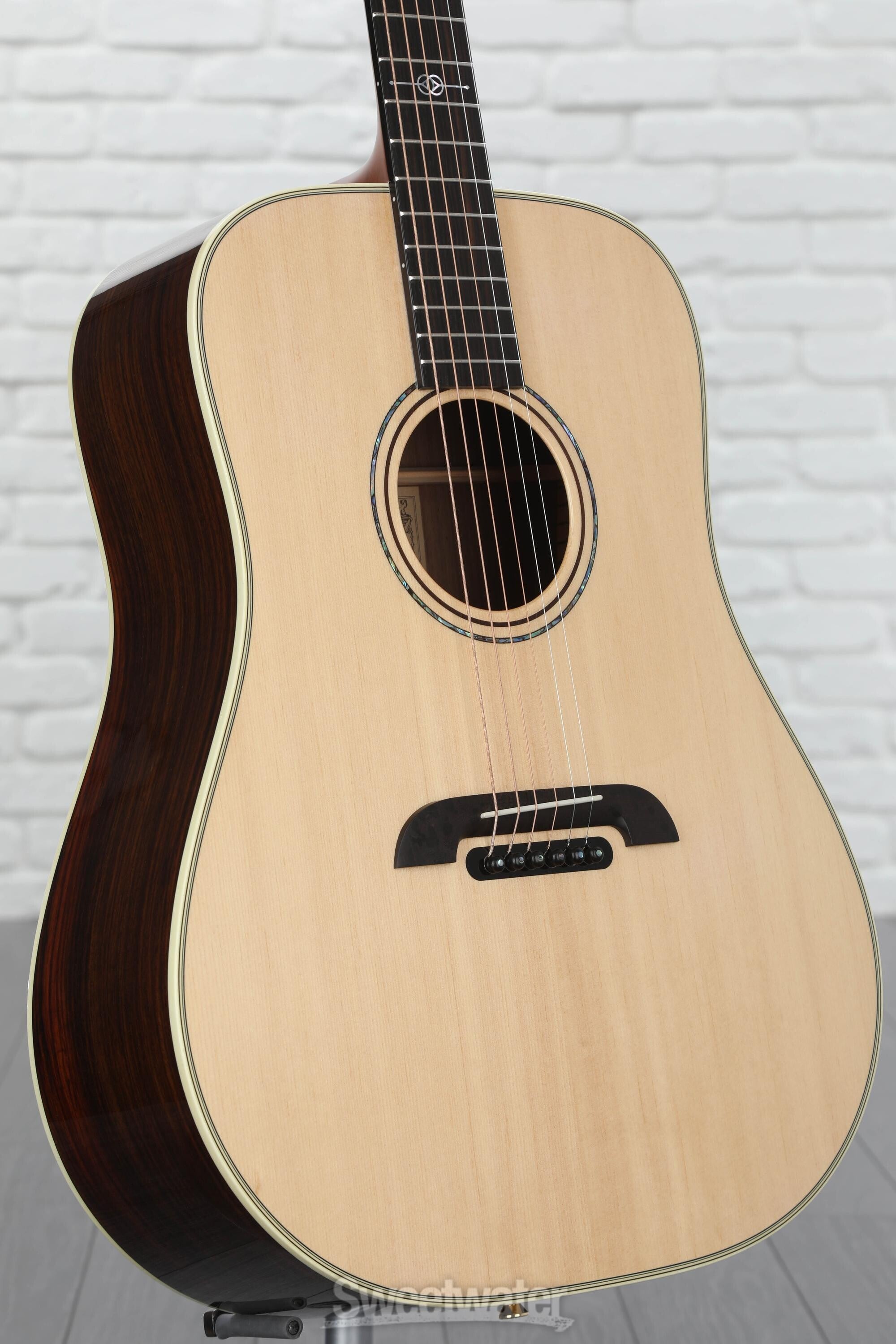 Alvarez Yairi DYM70 Masterworks Series Acoustic Guitar - Natural