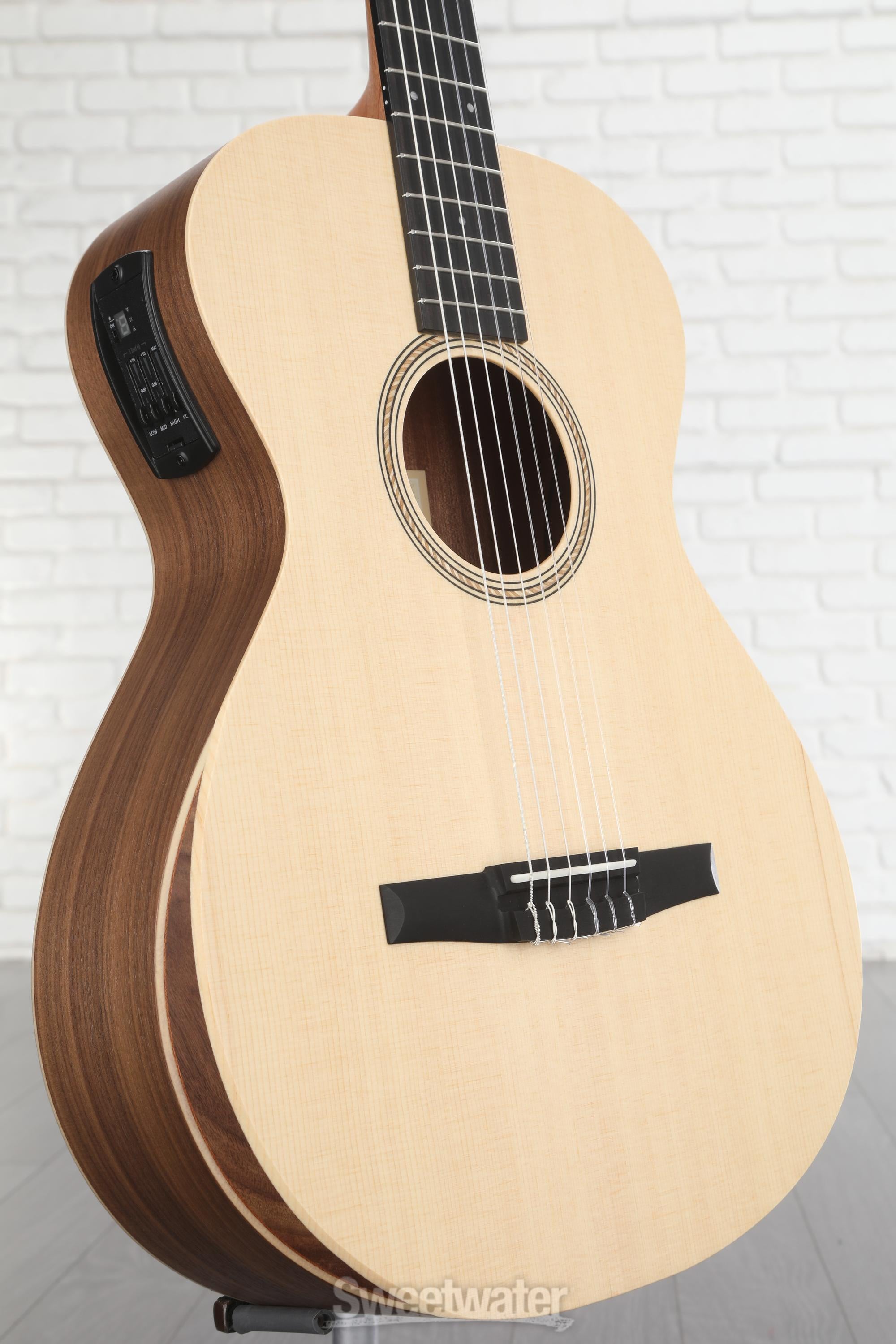 Taylor Academy 12e-N Nylon-string Acoustic-electric Guitar - Natural