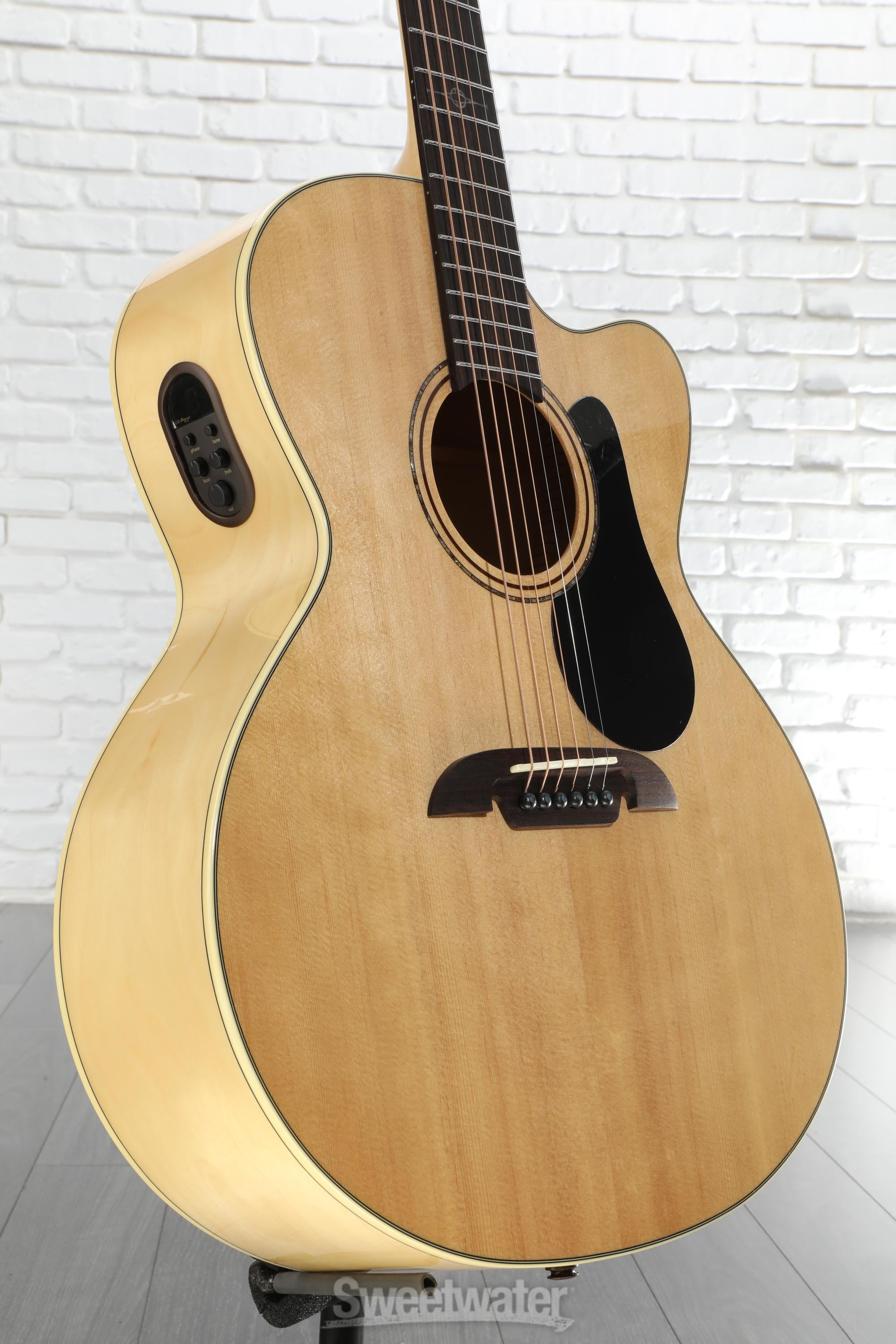 Alvarez AJ80CE Artist Series Jumbo Acoustic-electric Guitar