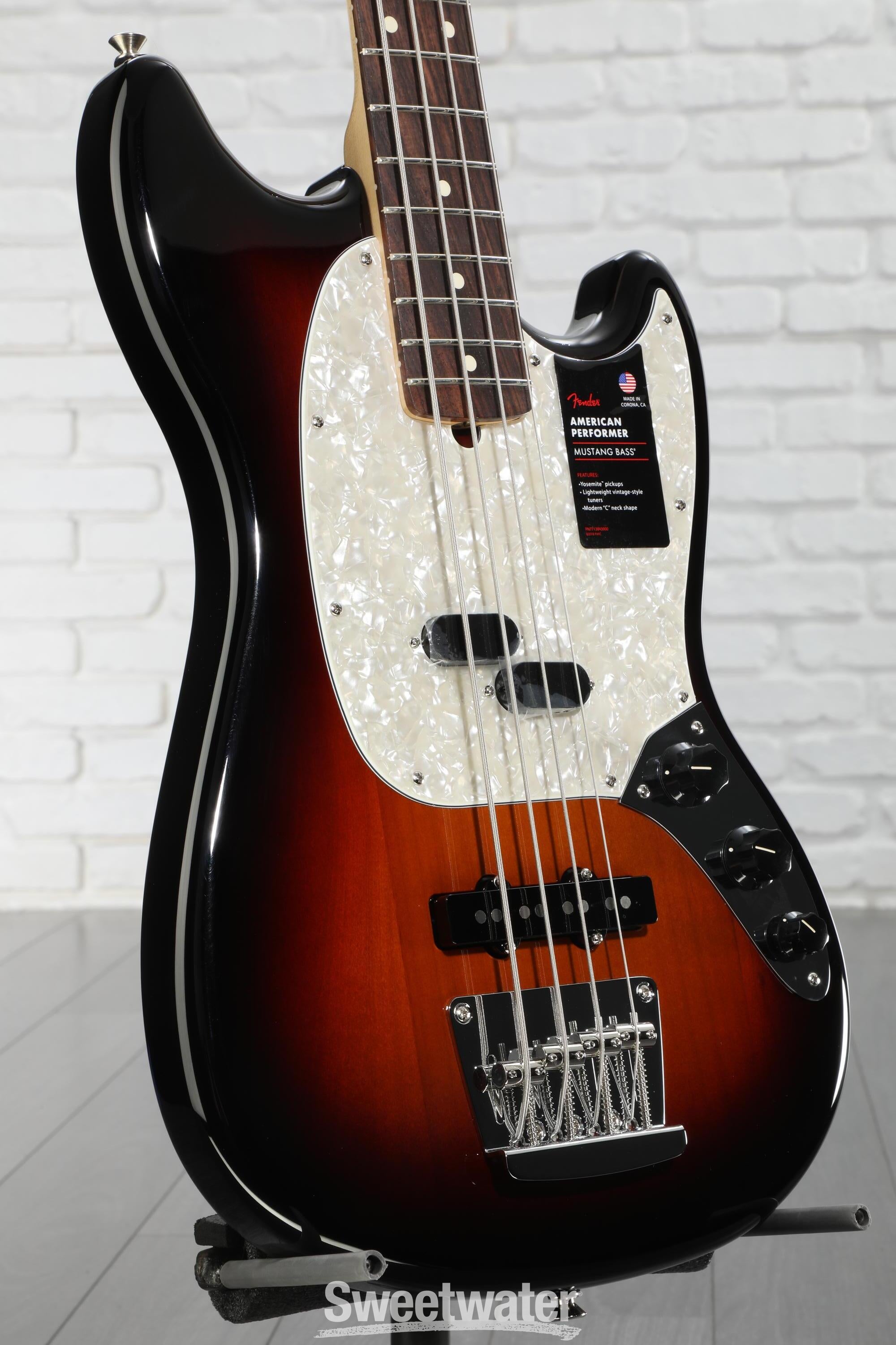 ベース Fender American Performer Mustang Bass Fender American Performer Mustang Bass - 3-Tone Sunburst with